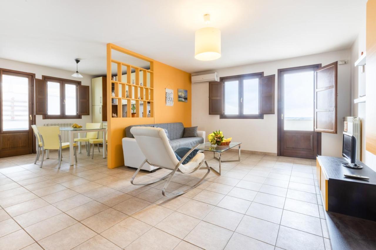 Lecce Colorful Flat With Terrace & Parking Daire Dış mekan fotoğraf