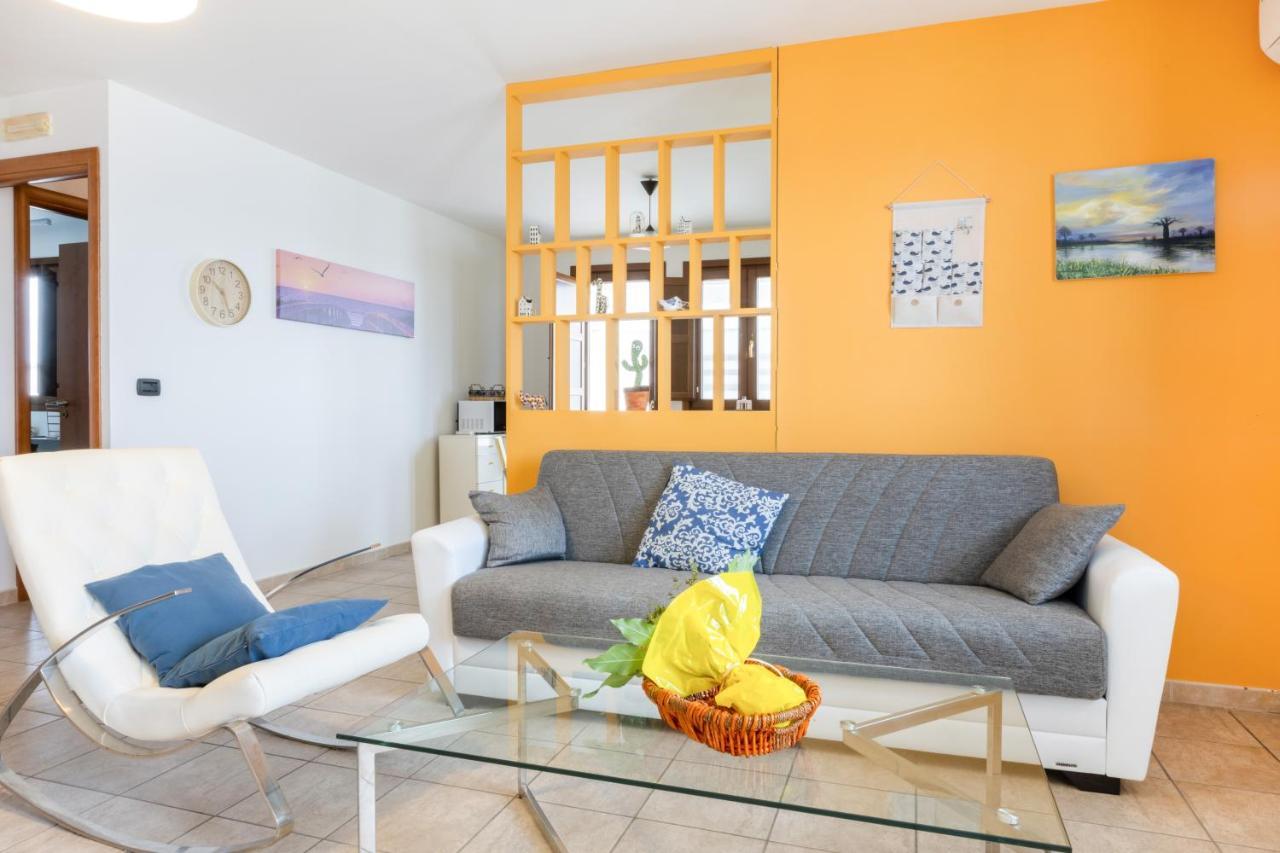 Lecce Colorful Flat With Terrace & Parking Daire Dış mekan fotoğraf