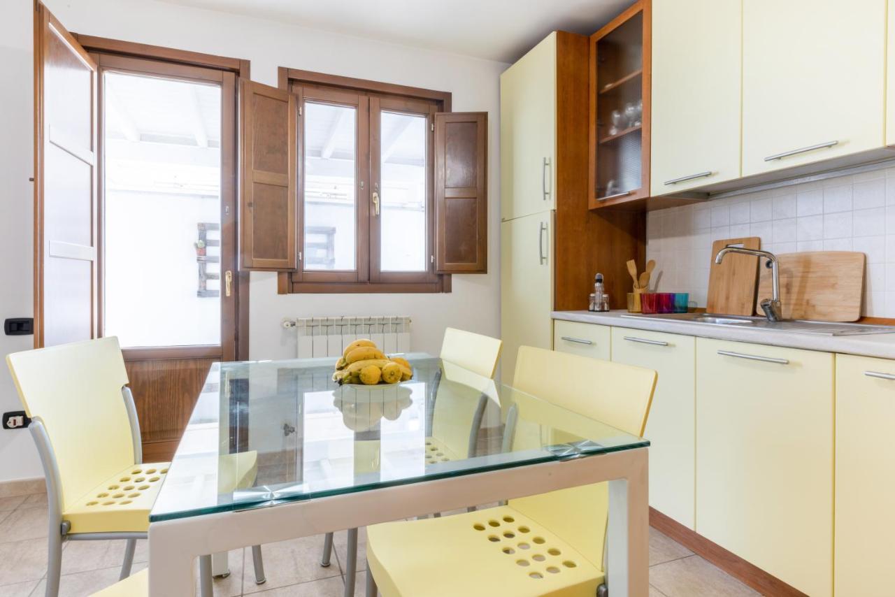 Lecce Colorful Flat With Terrace & Parking Daire Dış mekan fotoğraf